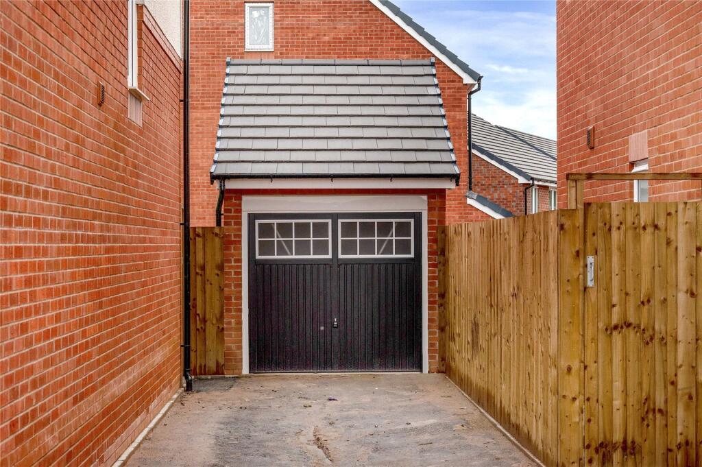 Detached Garage