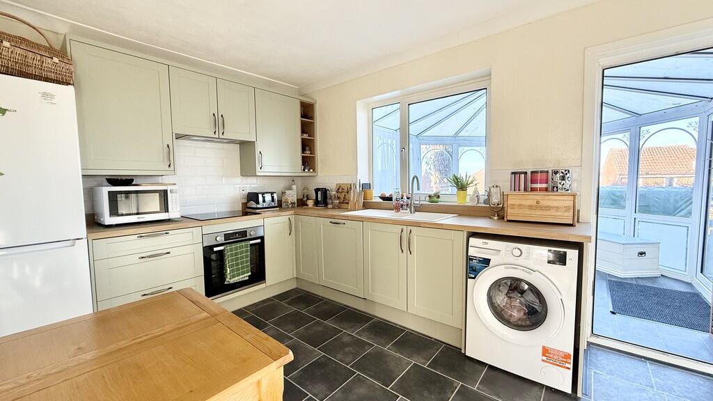 Kitchen/breakfast...
