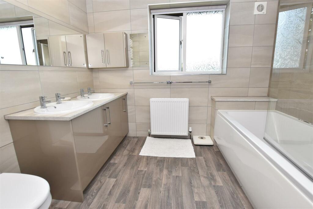 Bathroom.JPG