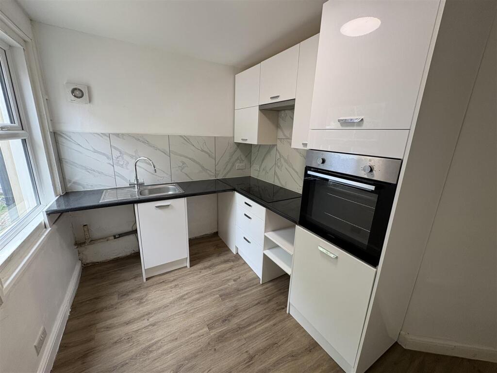 Kitchen 1.jpeg