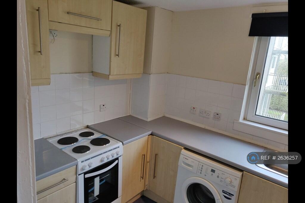 Kitchen - Cooker, Drawers, Storage