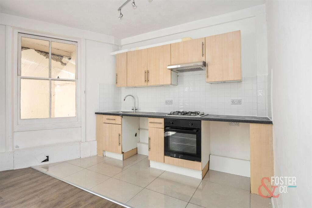 St Aubyns 18, Flat 1-004.jpg