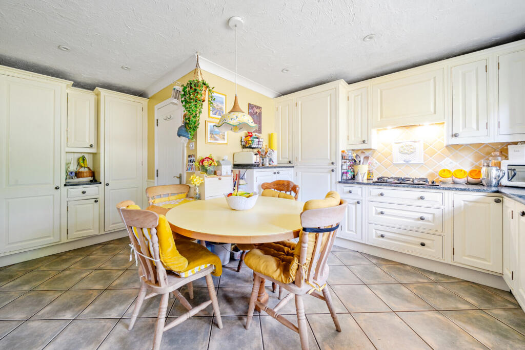 1313286-6-685452c...