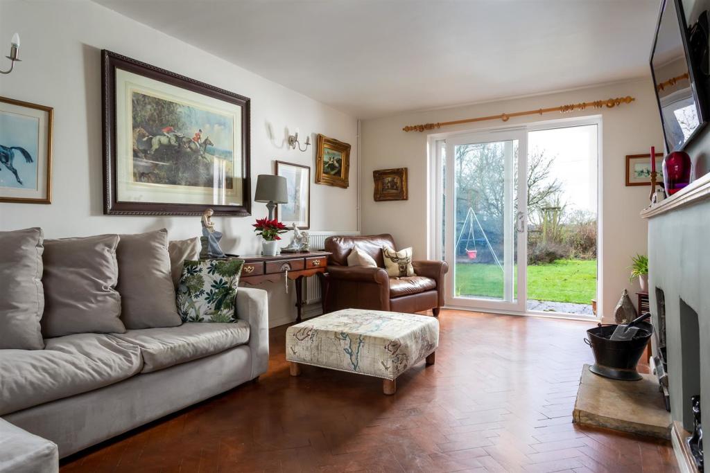 17 - New Pike House - GL7 5NA - Web.jpg