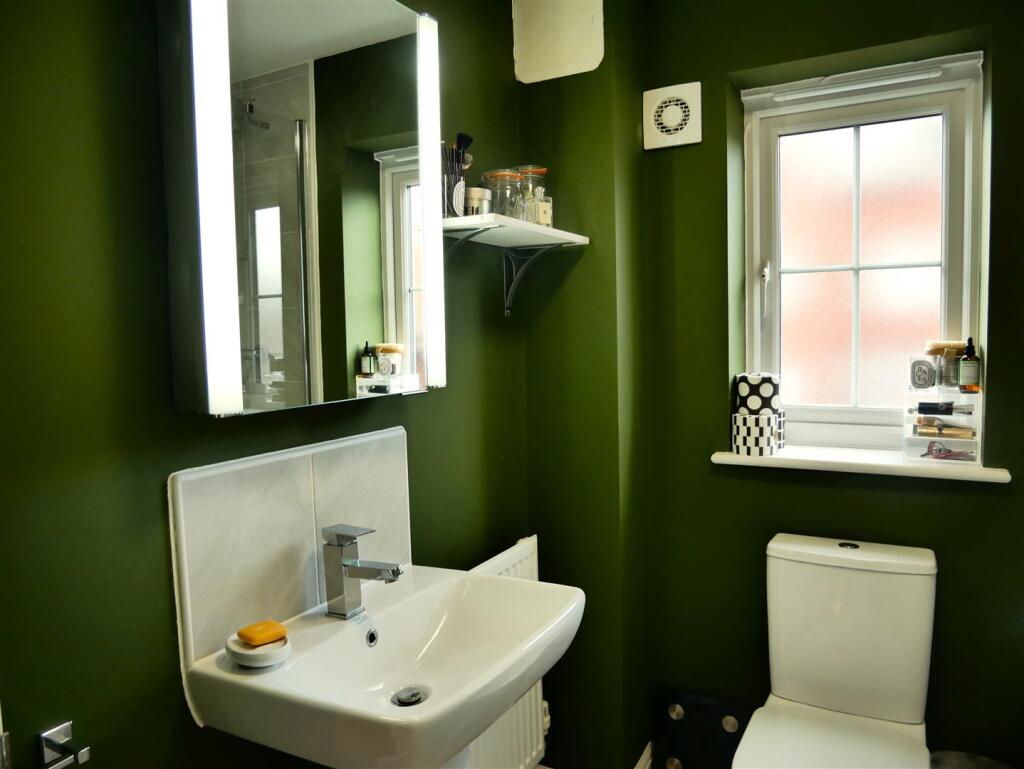 FAMILY BATHROOM