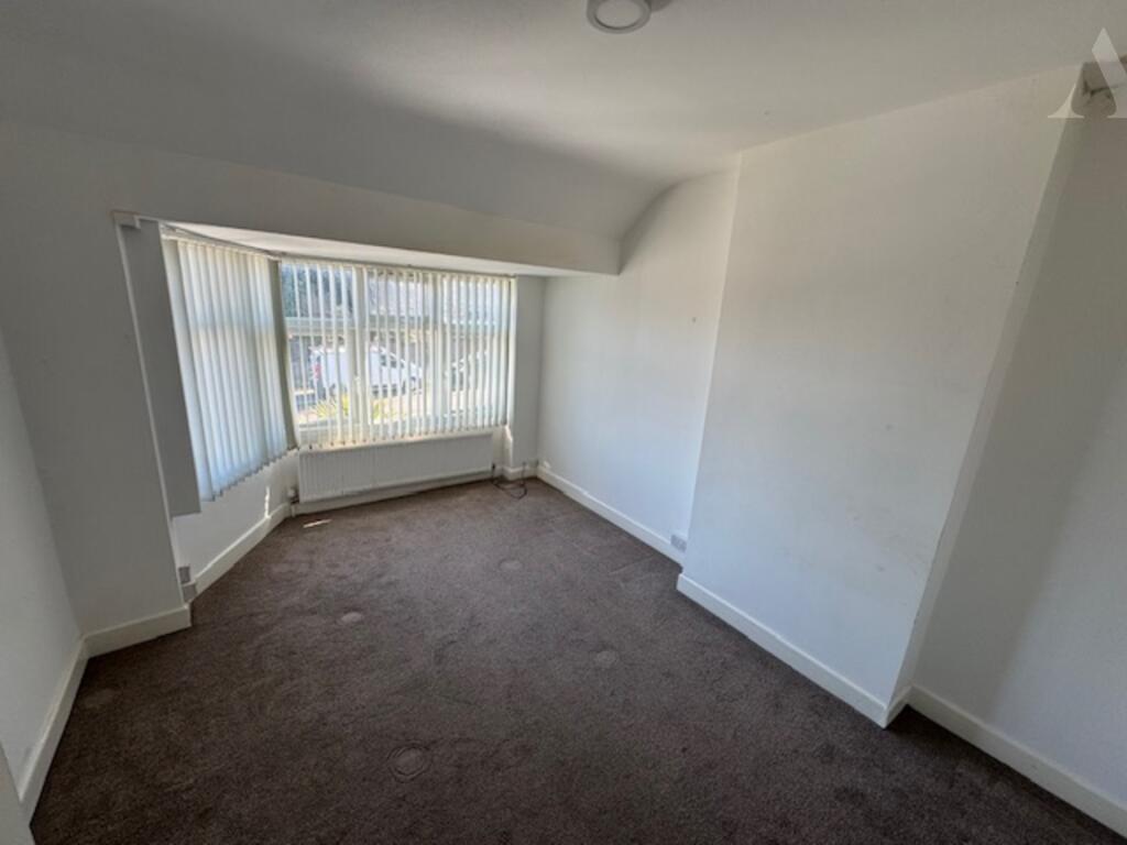 8 Chipperfield Road bedroom 1