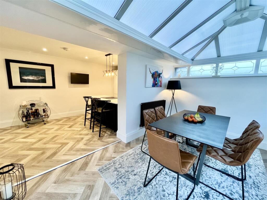 Conservatory/Dining Room