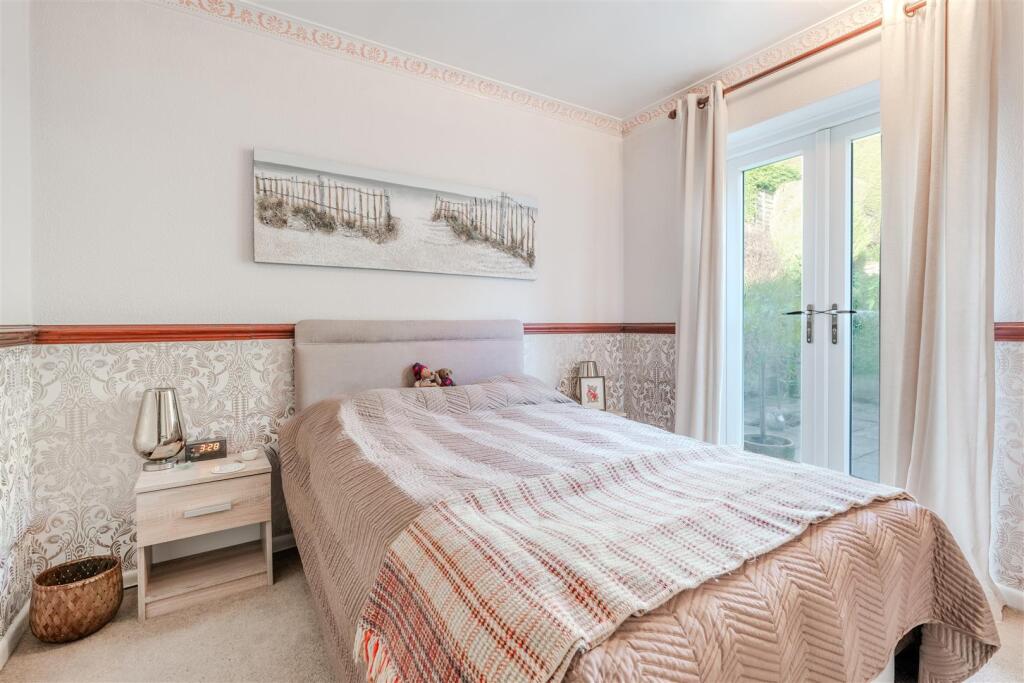 Bedroom 1.jpg