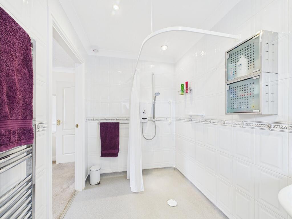 en-suite shower room