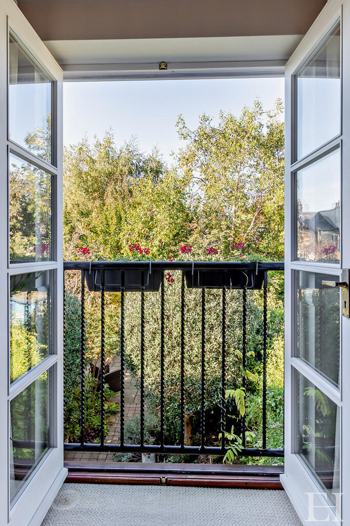 8665457-interiorW...