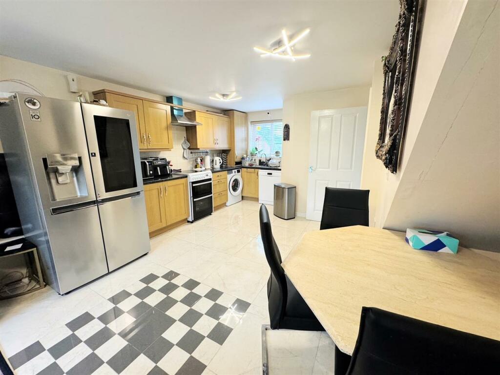 Kitchen/Dining Area