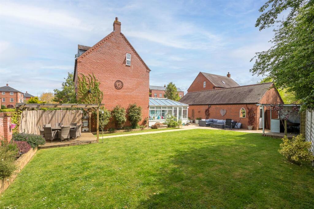 22 St Peters Way-16.jpg