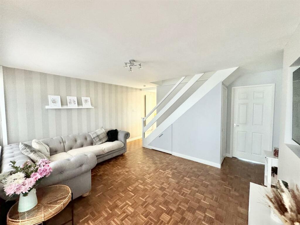 Lounge 2.jpg