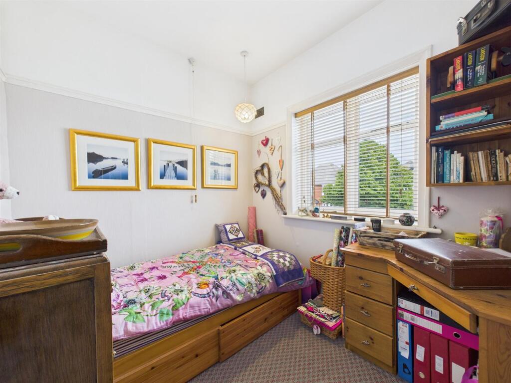 Bedroom: