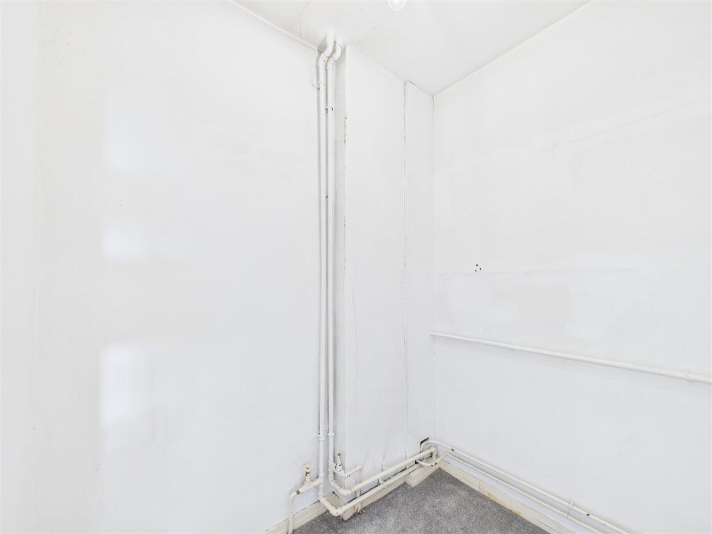 CAM05549G0-PR0066-STILL003.jpg