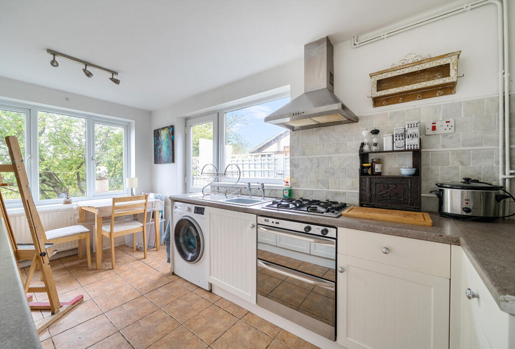 1370017-6-68f8f72...