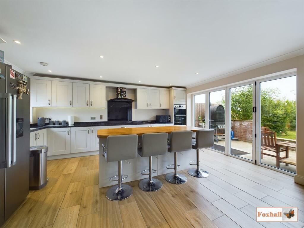 Family Room / Kitchen / Diner / Lounge