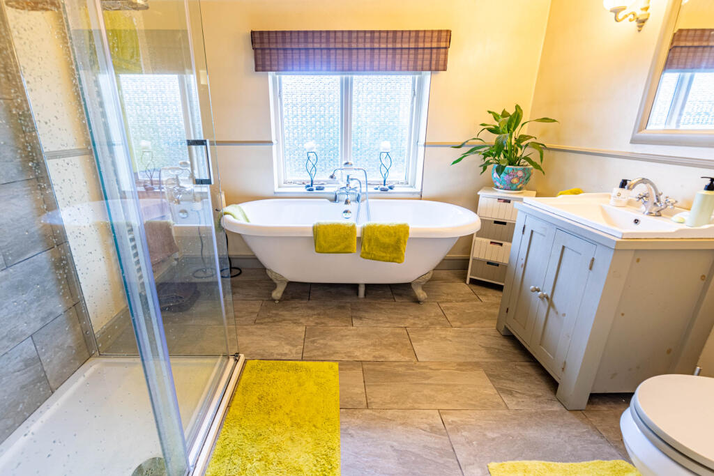 bedroom1ensuite