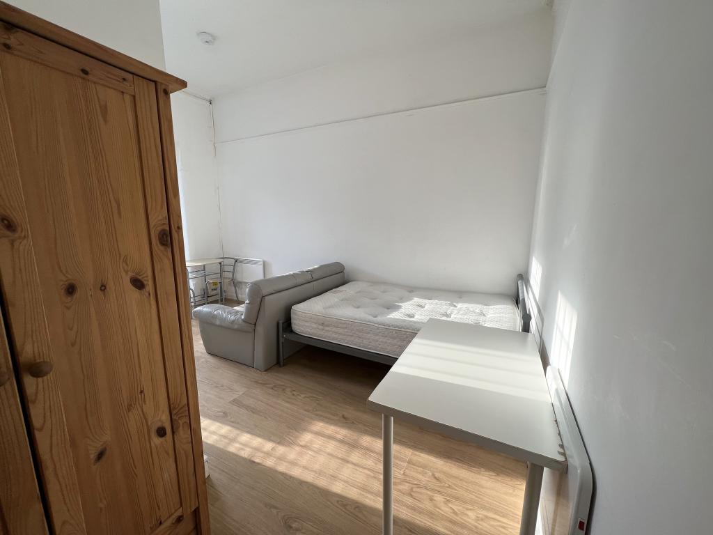 Flat 2 Wellington Road