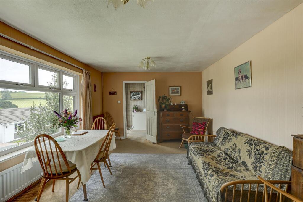 Lounge / Dining Room