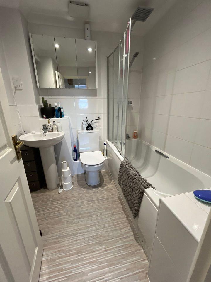 16 Orient bathroom (1).jpg