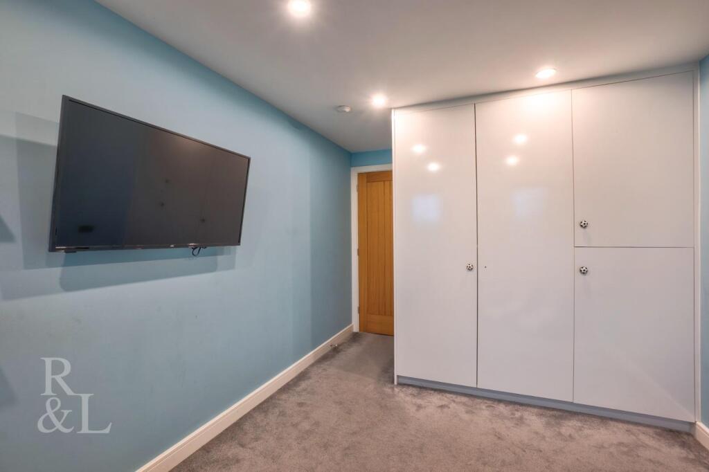 30 Carsington Crescent (2).jpg