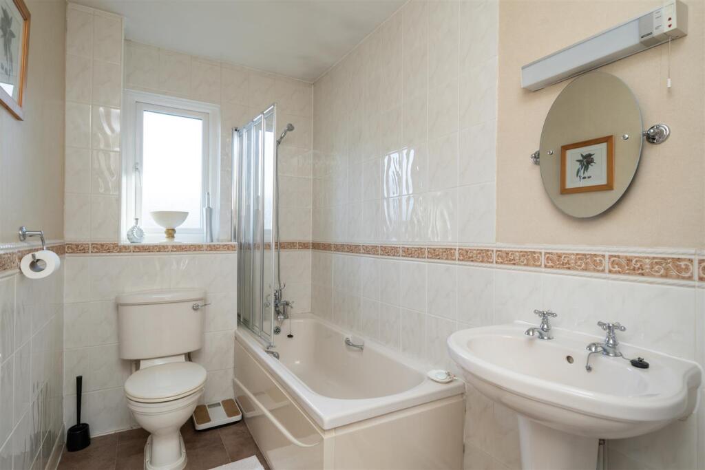 3 Gentleshaw Lane_16.jpg