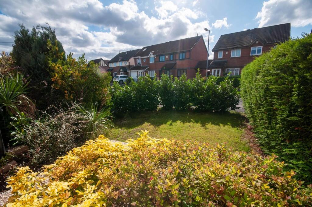 Outside - Front Garden