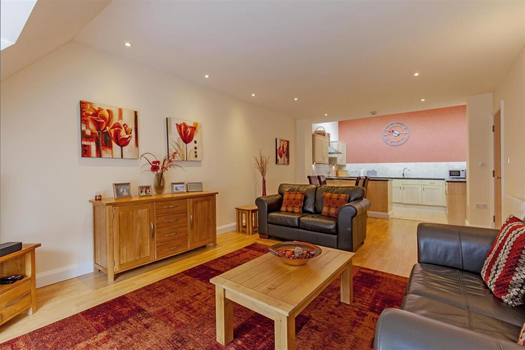 Reception Room-4.jpg