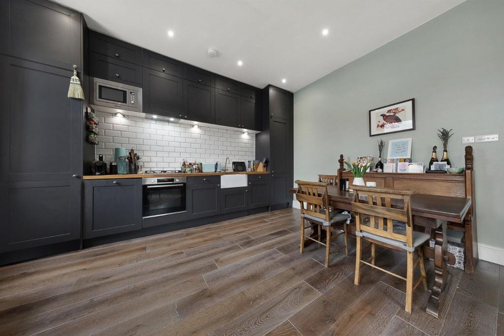 Kitchen (2).jpg