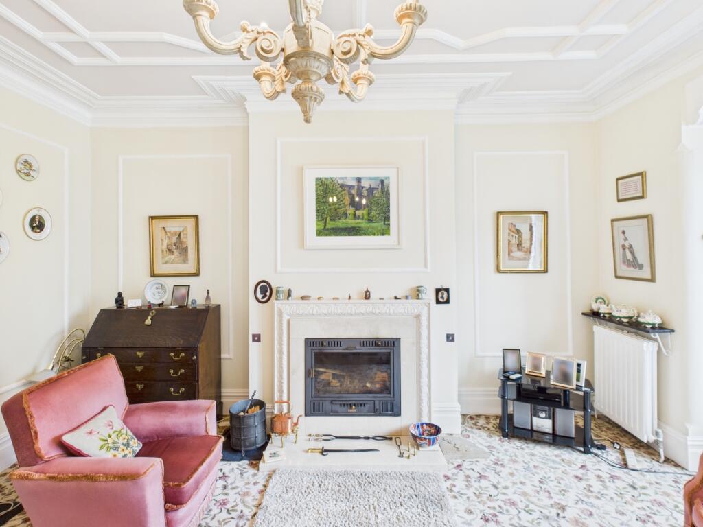 CAM04233G0-PR0042-STILL029