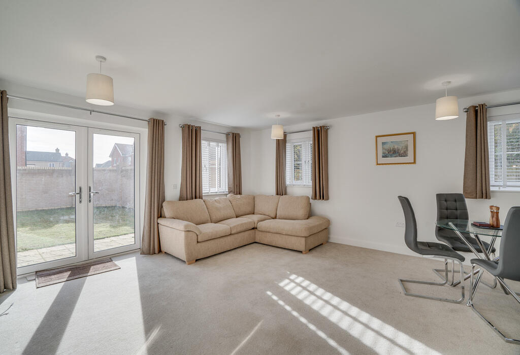 Lounge &amp; Dining Room