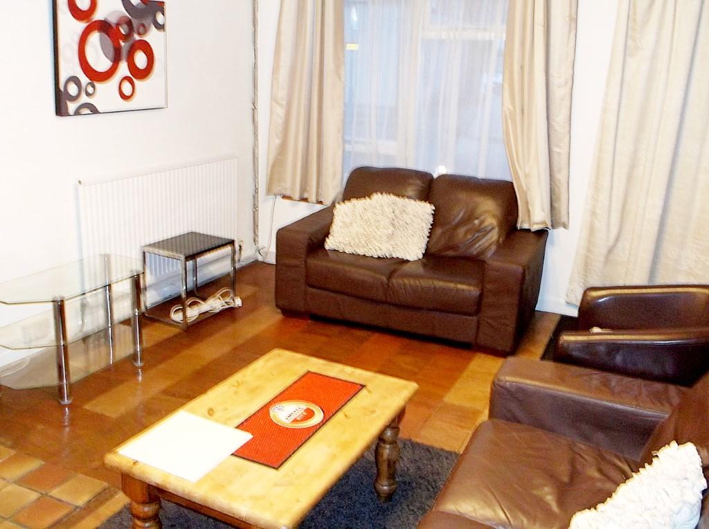 Lounge 1 of 2