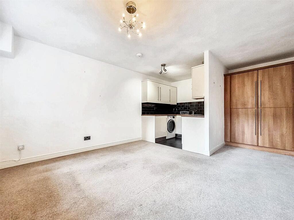 Open plan lounge/diner