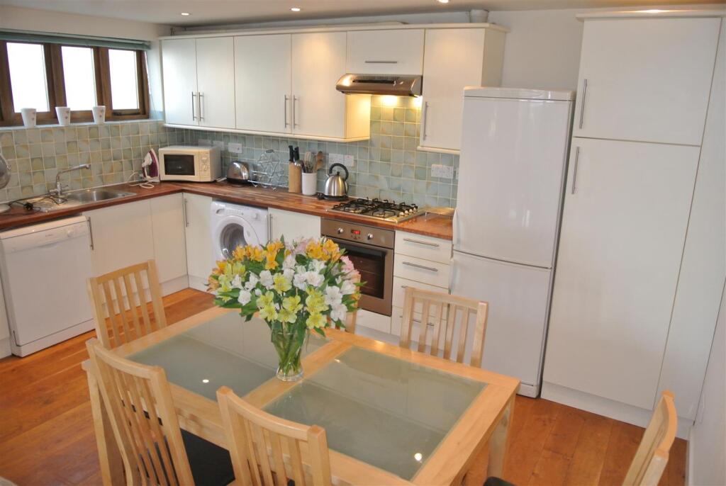 Kitchen area.JPG
