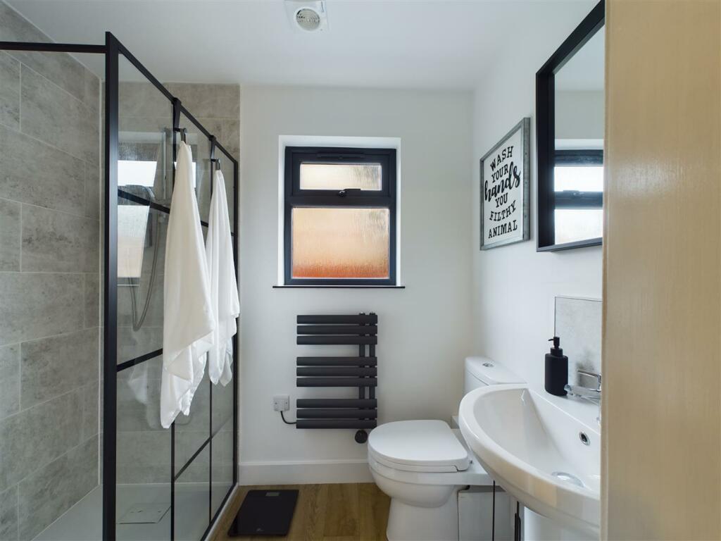 SHOWER ROOM