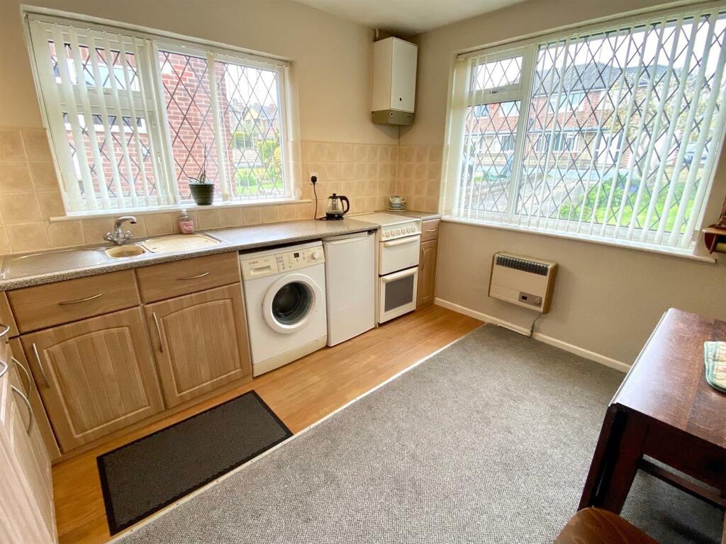 hepworth lane 8 kitchen.jpg