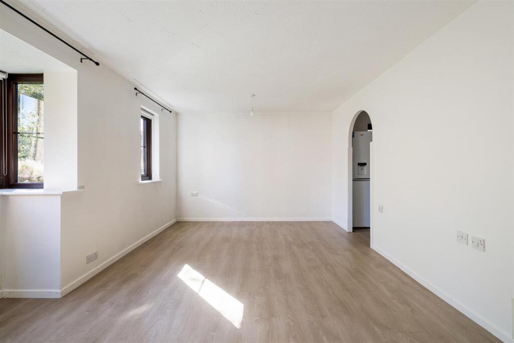 Chamberlain Place, E17