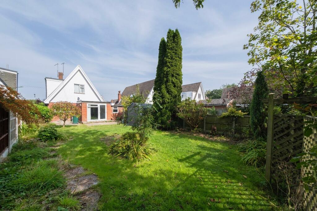 6 Heath Close-029.JPG
