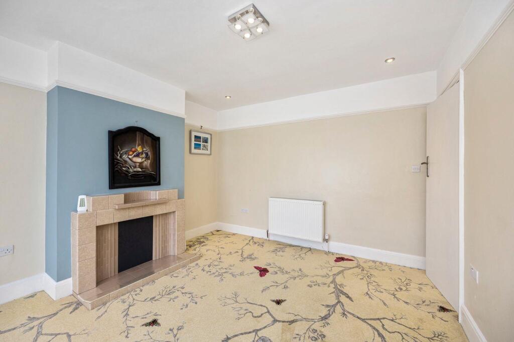 Applesham Avenue 25 LOUNGE 2.jpeg