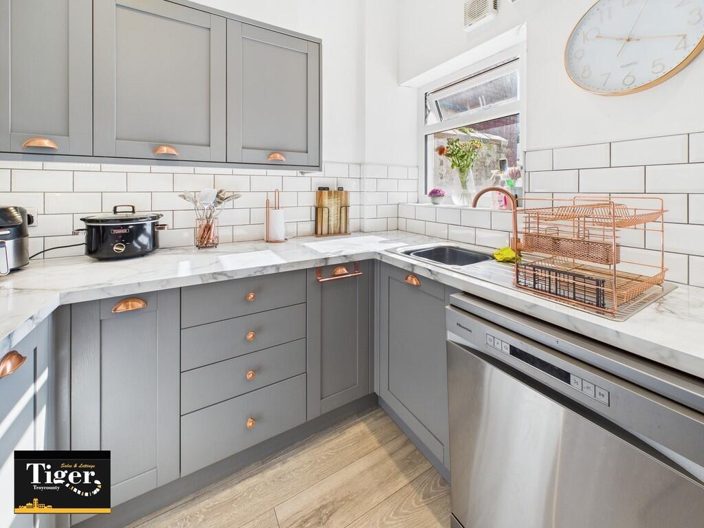 CAM02176G0-PR0544...