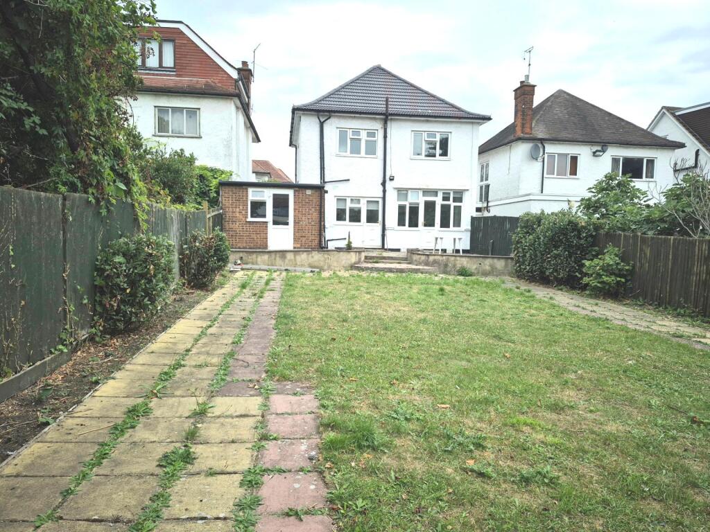 3-4 Bedroom House in Hendon