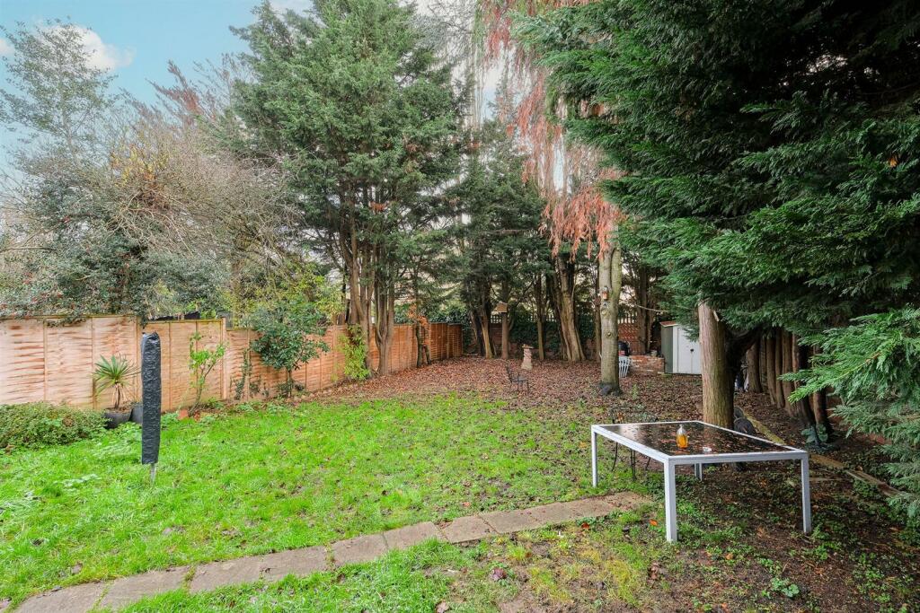 103 Chingford Avenue-20_resized.jpg