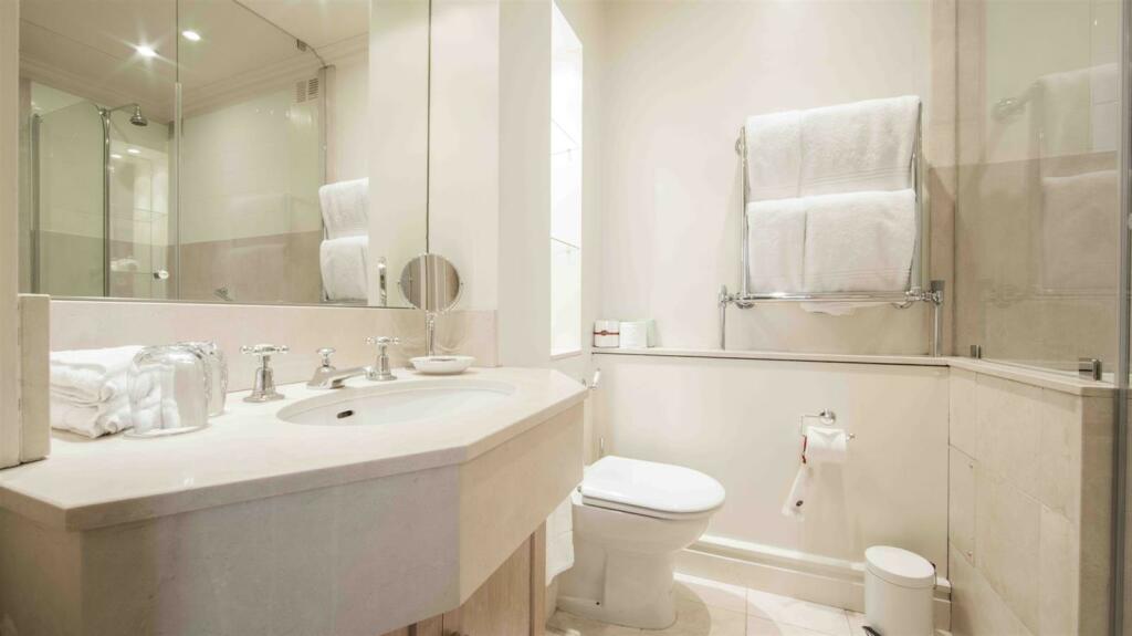 Bathroom - 1 bedroom apartment