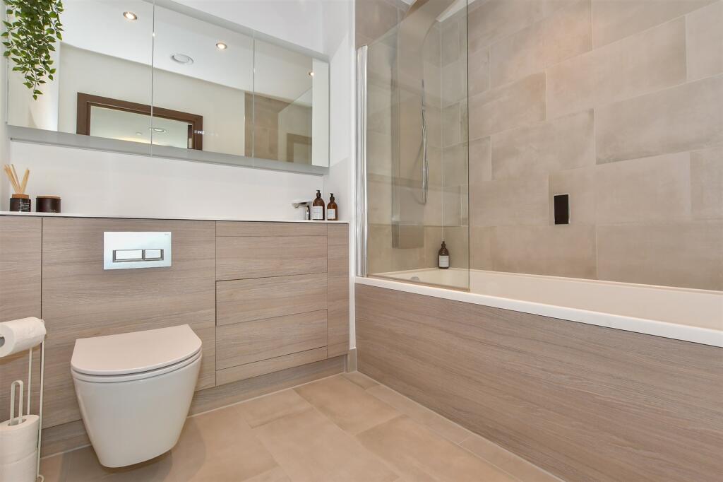En-Suite Bathroom