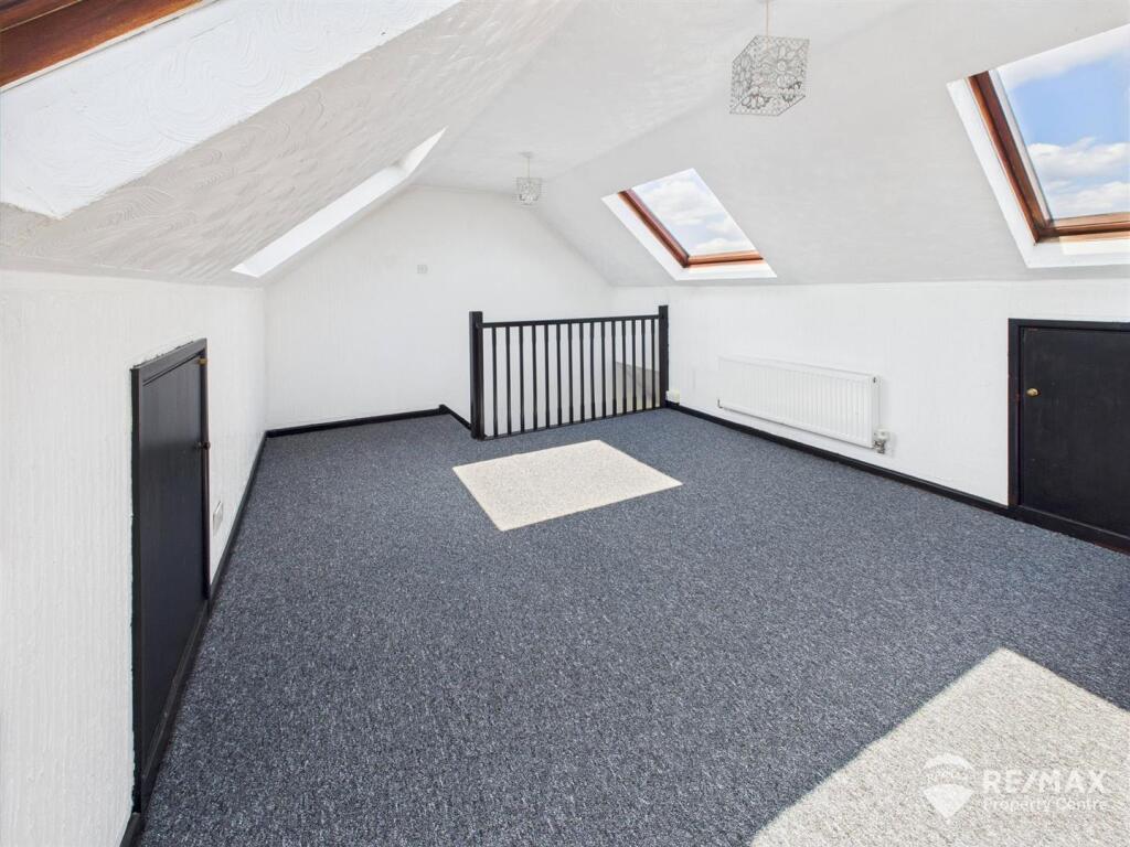 Loft Room Bedroom 3.jpg