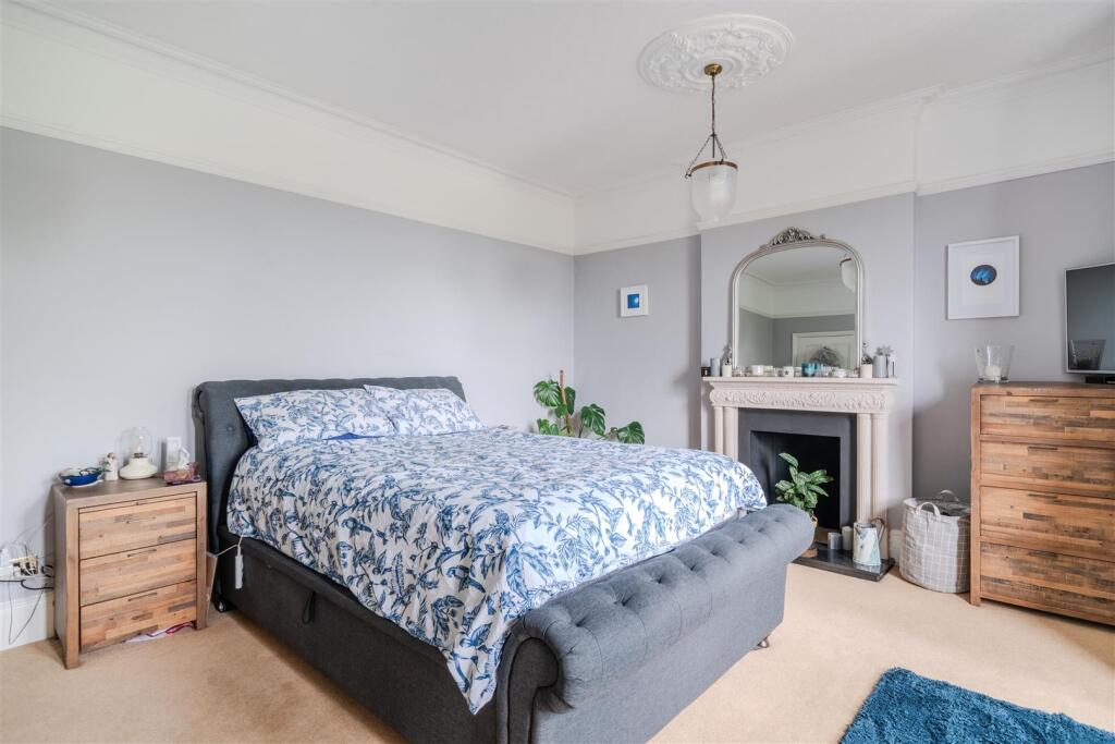 Bedroom 5-2.jpg