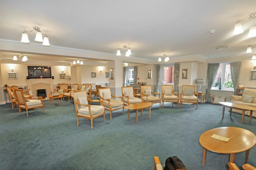 Communal Lounge 2.jpg