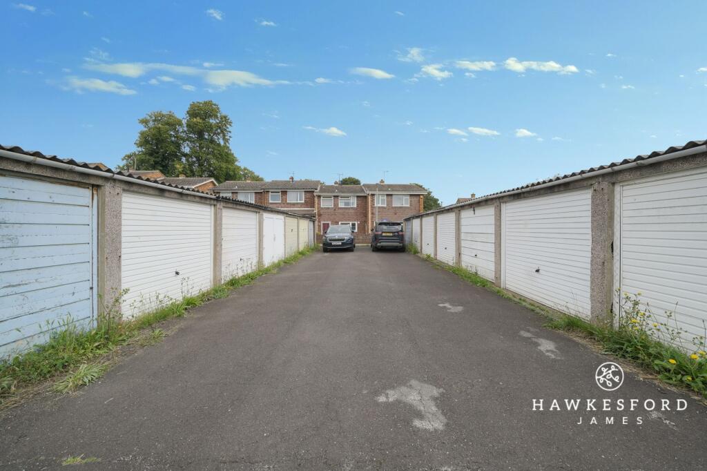 Temple Gardens, Sittingbourne - Garage