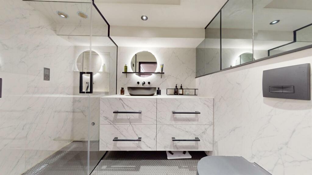 1BKHbathroom3.jpg